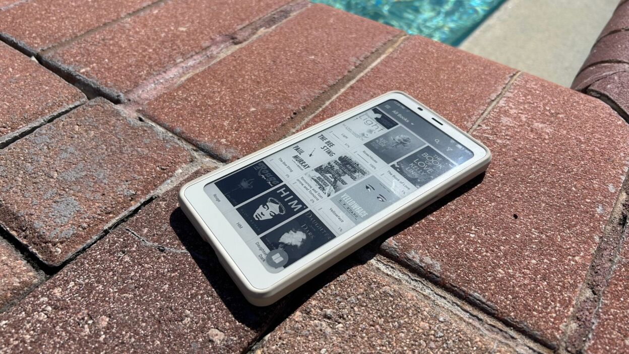 The Boox Palma Is a Nearly Perfect Phone-sized E-reader