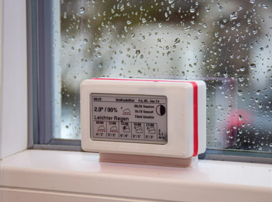 Solar powered E Ink weather station that can operate even on dark days