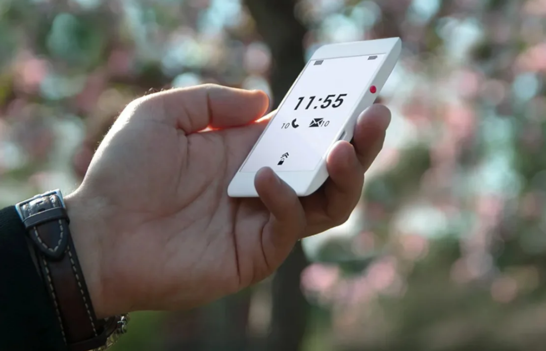 极简手机设计，除了打电话，还能发短信