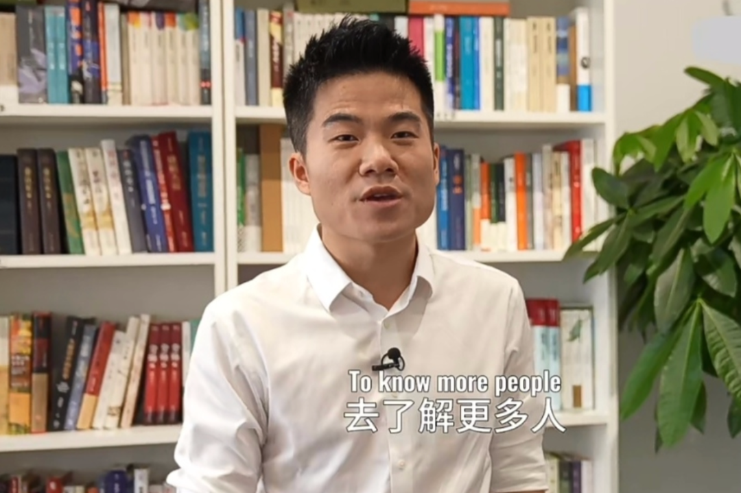 翻书看世界，董宇辉力荐：这10本书，我劝你往烂了读！读3遍以上