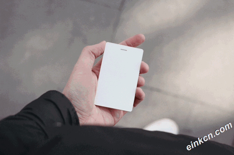Light Phone 2评测：小而美的外观还加了一块电子墨水屏